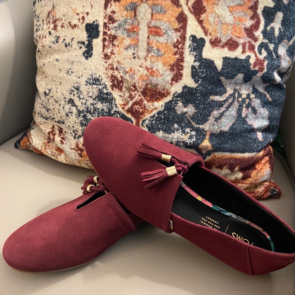 Maroon Toms